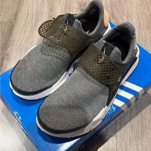 Nike Women Gray Sneakers